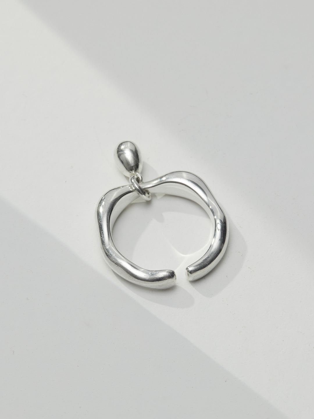 Sterling silver adjustable ring with natural color opening